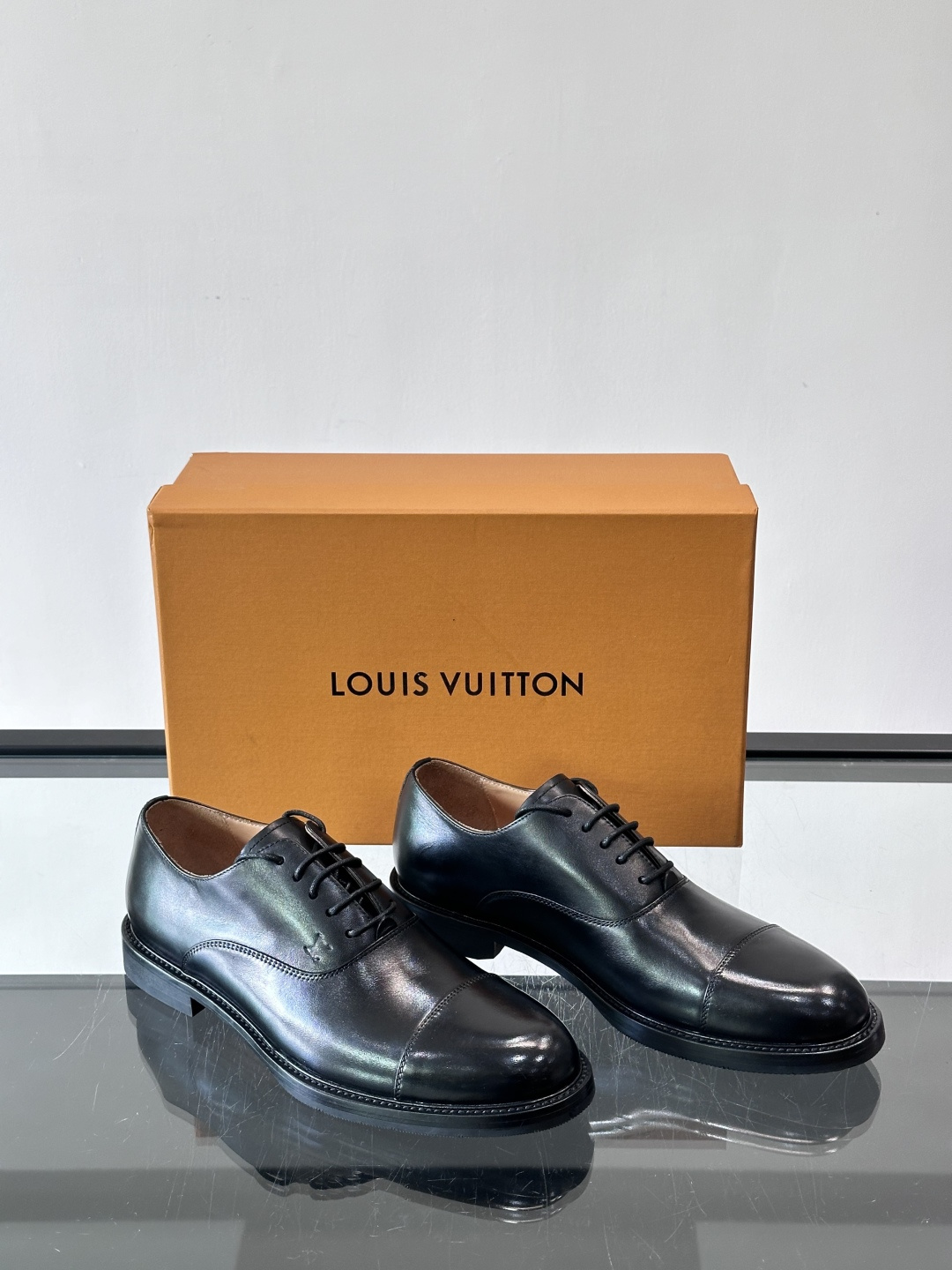 ◾️▫️L.v~高端男士正装休闲皮鞋，经典款，高端大气，进口牛皮打造，小牛皮透气内里，真皮大底，顶级品质