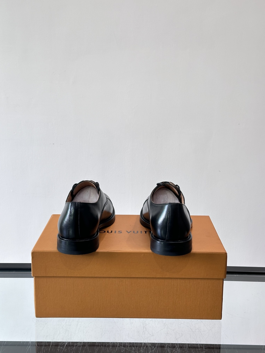◾️▫️L.v~高端男士正装休闲皮鞋，经典款，高端大气，进口牛皮打造，小牛皮透气内里，真皮大底，顶级品质