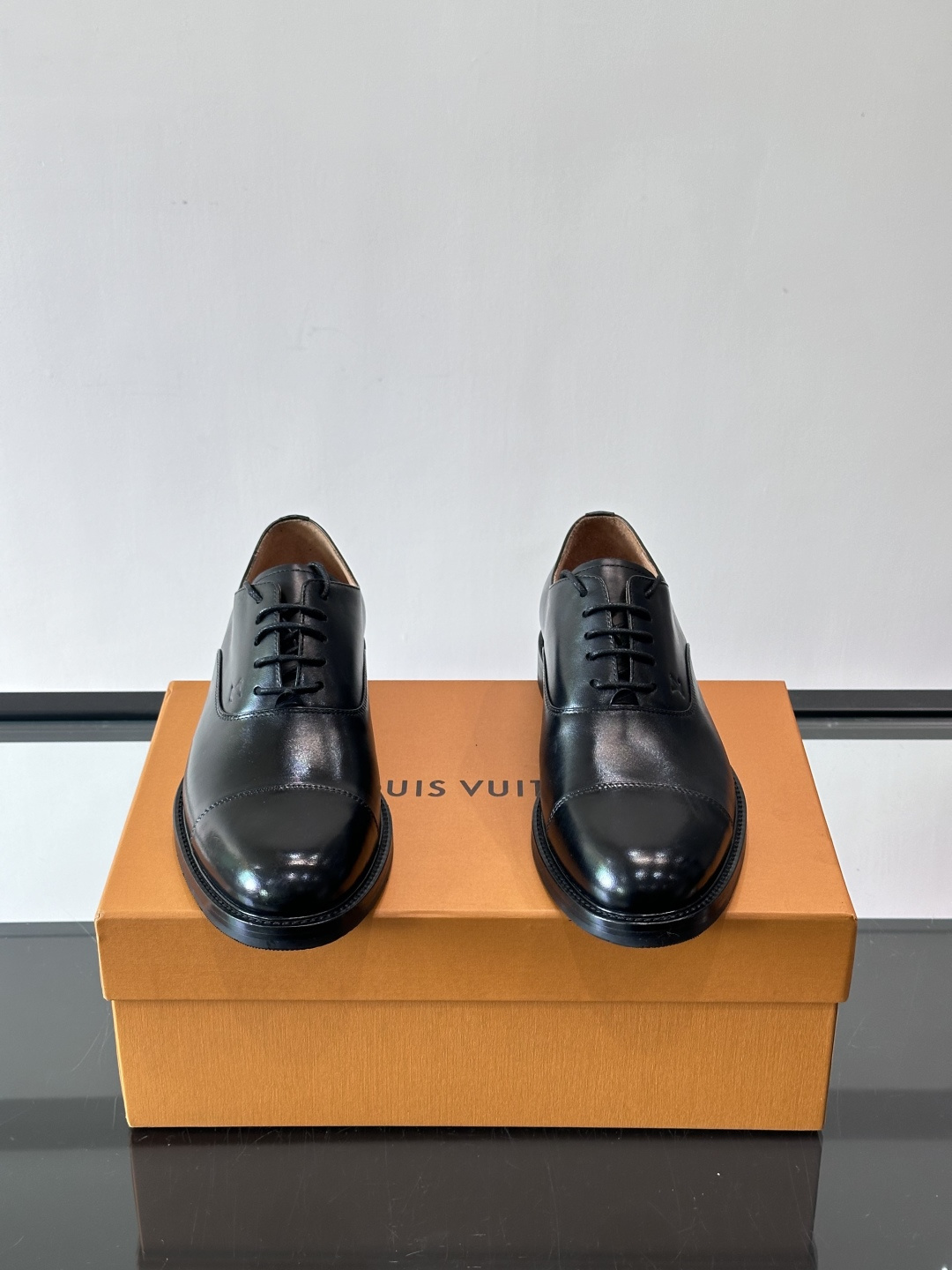 ◾️▫️L.v~高端男士正装休闲皮鞋，经典款，高端大气，进口牛皮打造，小牛皮透气内里，真皮大底，顶级品质