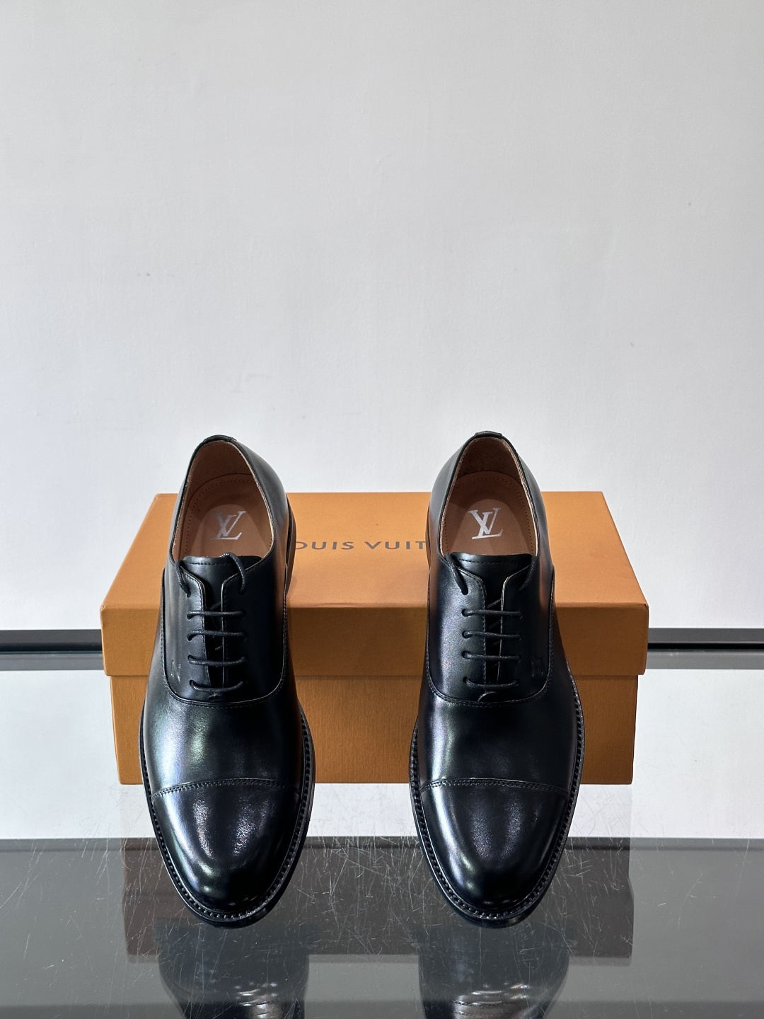 ◾️▫️L.v~高端男士正装休闲皮鞋，经典款，高端大气，进口牛皮打造，小牛皮透气内里，真皮大底，顶级品质