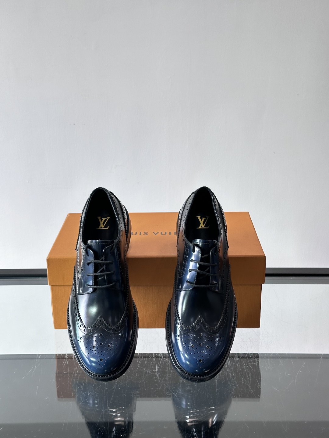 ◾️▫️L.v~高端男士正装休闲皮鞋，经典款，高端大气，进口牛皮打造，小牛皮透气内里，真皮大底，顶级品质