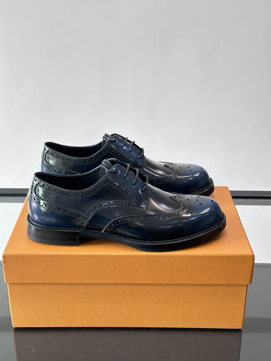 ◾️▫️L.v~高端男士正装休闲皮鞋，经典款，高端大气，进口牛皮打造，小牛皮透气内里，真皮大底，顶级品质