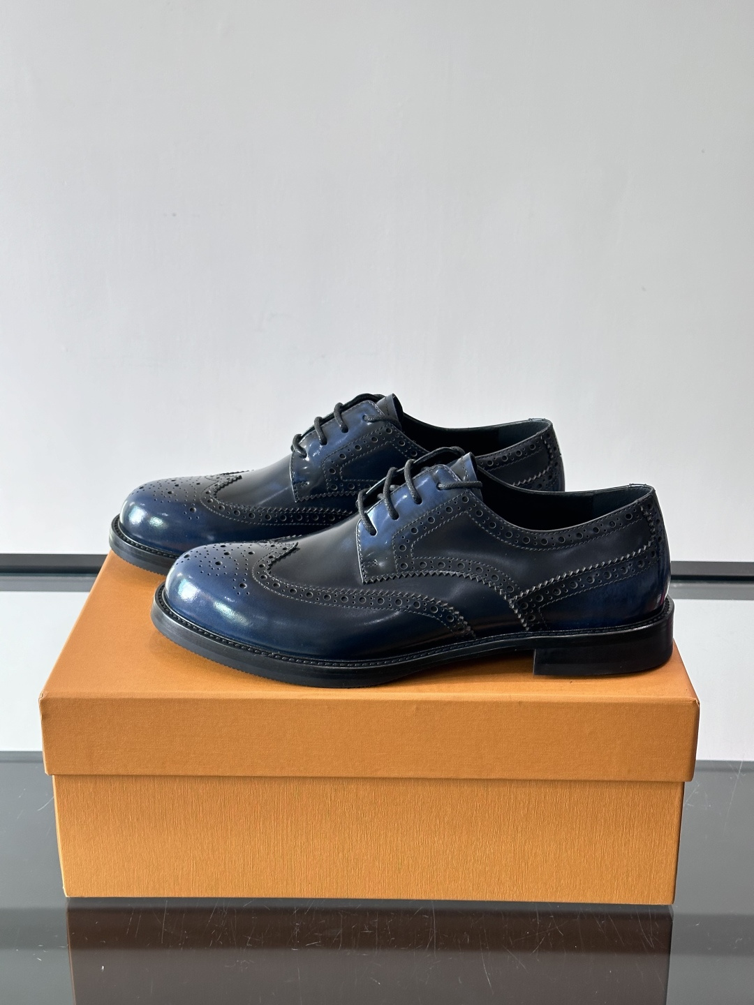 ◾️▫️L.v~高端男士正装休闲皮鞋，经典款，高端大气，进口牛皮打造，小牛皮透气内里，真皮大底，顶级品质