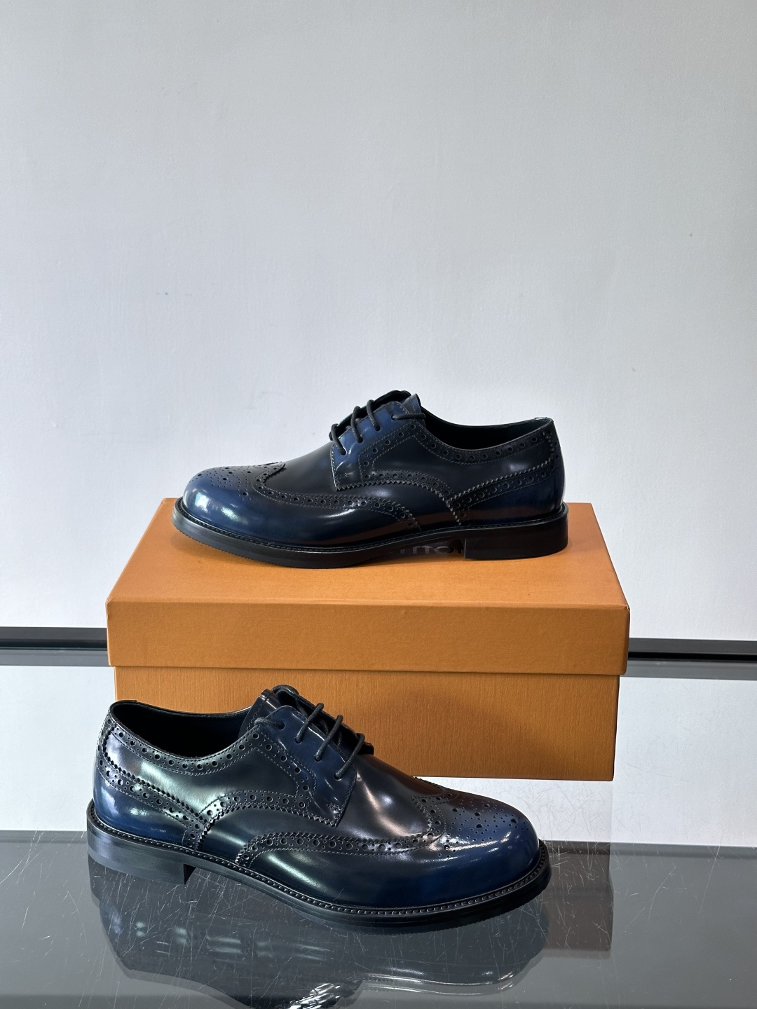 ◾️▫️L.v~高端男士正装休闲皮鞋，经典款，高端大气，进口牛皮打造，小牛皮透气内里，真皮大底，顶级品质