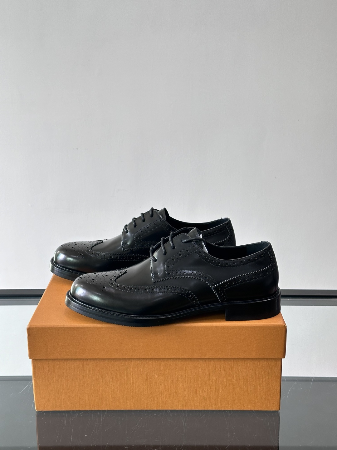 ◾️▫️L.v~高端男士正装休闲皮鞋，经典款，高端大气，进口牛皮打造，小牛皮透气内里，真皮大底，顶级品质