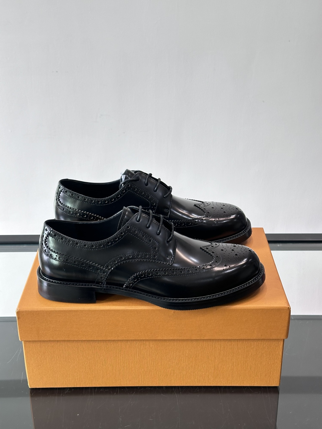 ◾️▫️L.v~高端男士正装休闲皮鞋，经典款，高端大气，进口牛皮打造，小牛皮透气内里，真皮大底，顶级品质