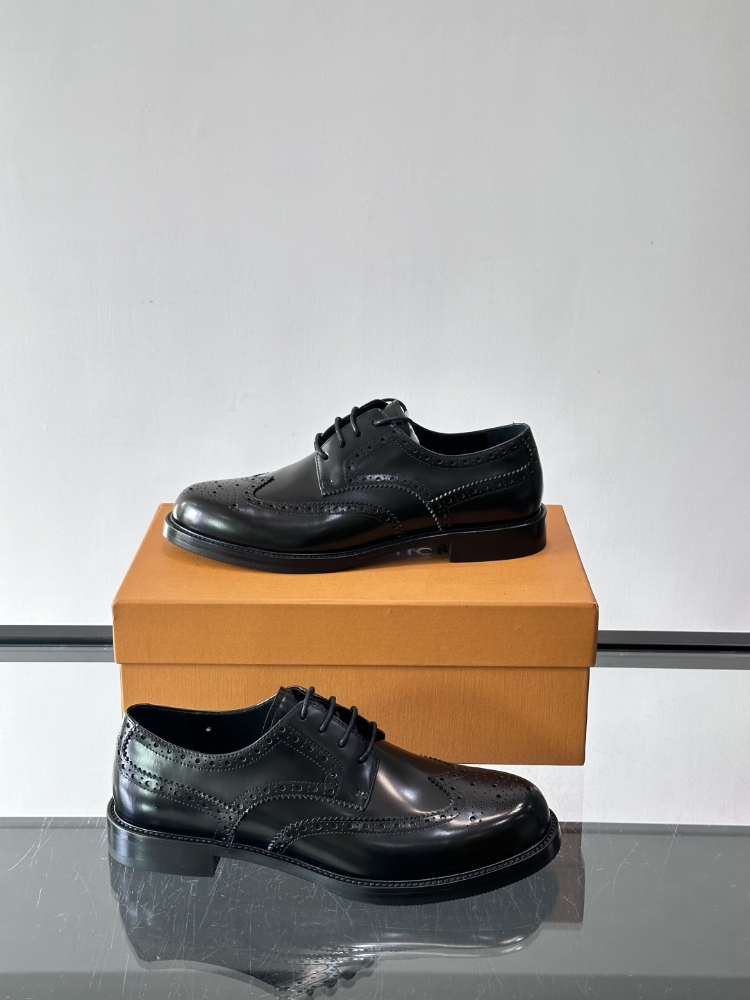 ◾️▫️L.v~高端男士正装休闲皮鞋，经典款，高端大气，进口牛皮打造，小牛皮透气内里，真皮大底，顶级品质