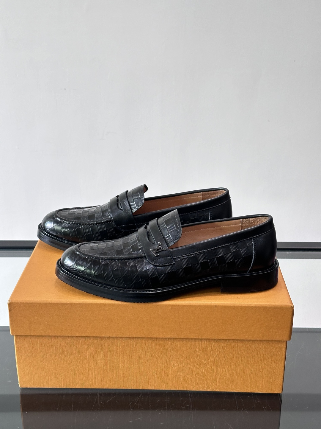 ◾️▫️L.v~高端男士正装休闲皮鞋，经典款，高端大气，进口牛皮打造，小牛皮透气内里，真皮大底，顶级品质