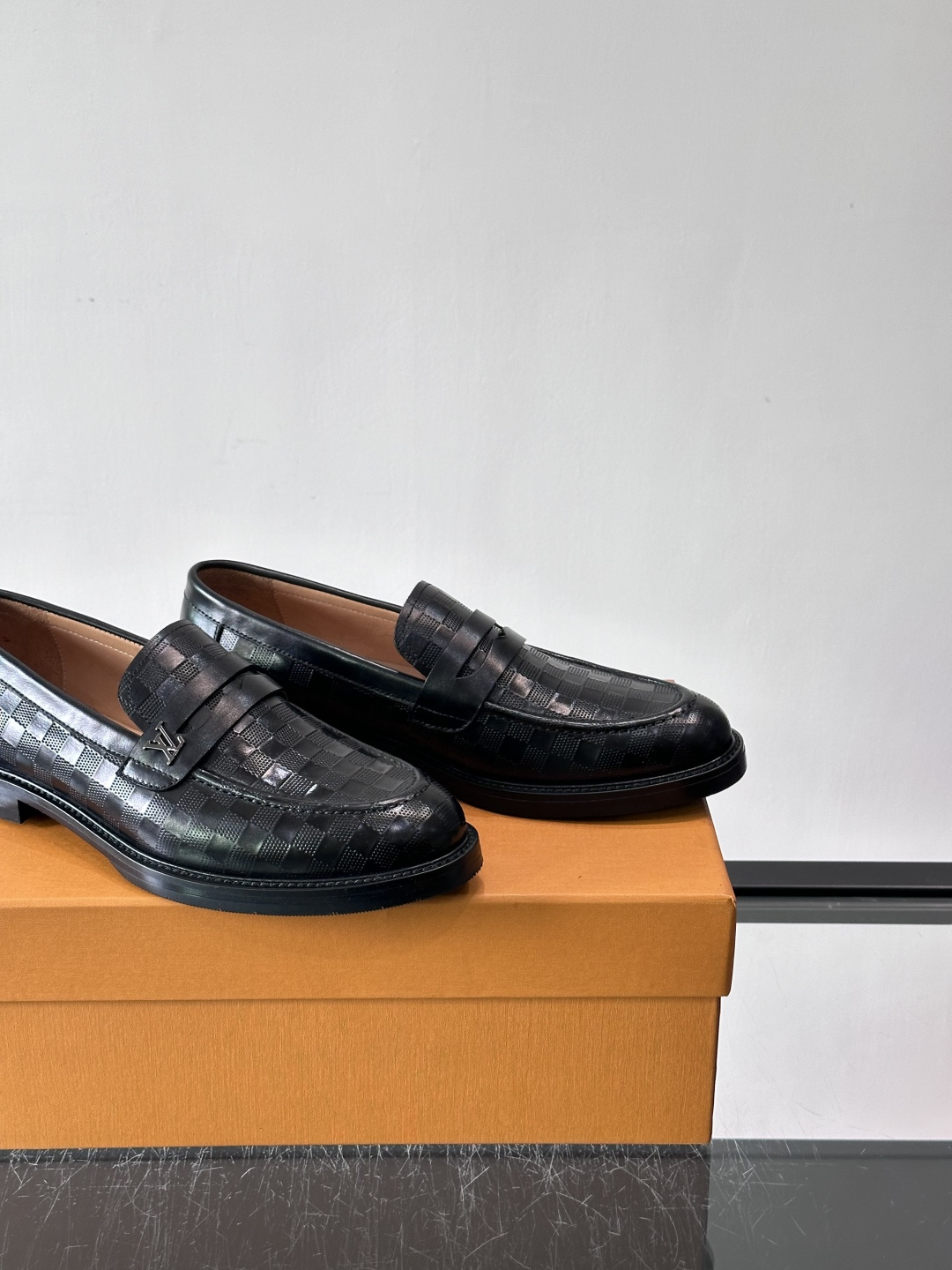 ◾️▫️L.v~高端男士正装休闲皮鞋，经典款，高端大气，进口牛皮打造，小牛皮透气内里，真皮大底，顶级品质