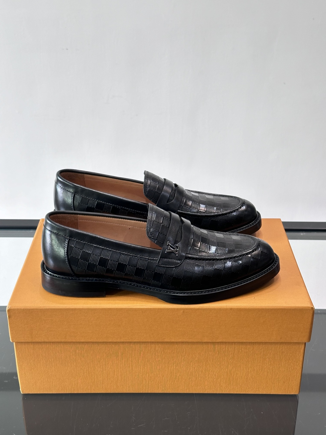 ◾️▫️L.v~高端男士正装休闲皮鞋，经典款，高端大气，进口牛皮打造，小牛皮透气内里，真皮大底，顶级品质