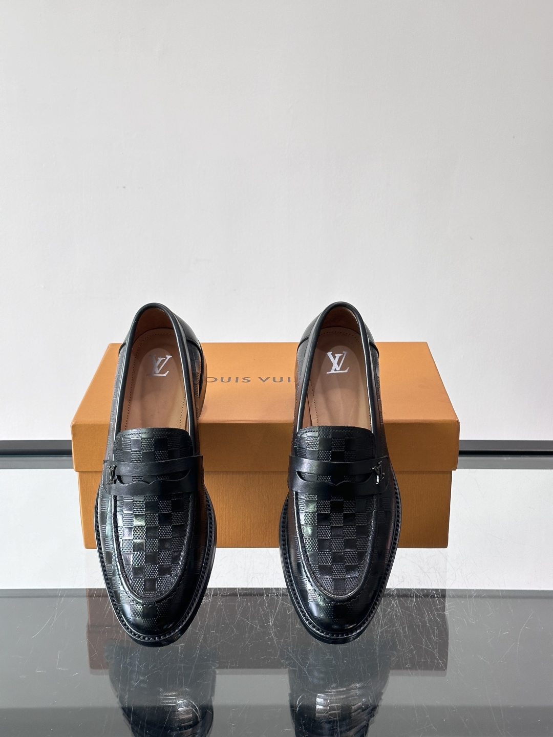 ◾️▫️L.v~高端男士正装休闲皮鞋，经典款，高端大气，进口牛皮打造，小牛皮透气内里，真皮大底，顶级品质