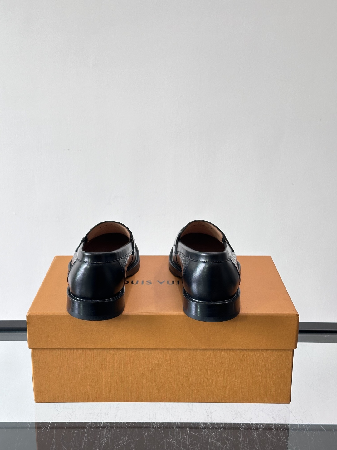 ◾️▫️L.v~高端男士正装休闲皮鞋，经典款，高端大气，进口牛皮打造，小牛皮透气内里，真皮大底，顶级品质