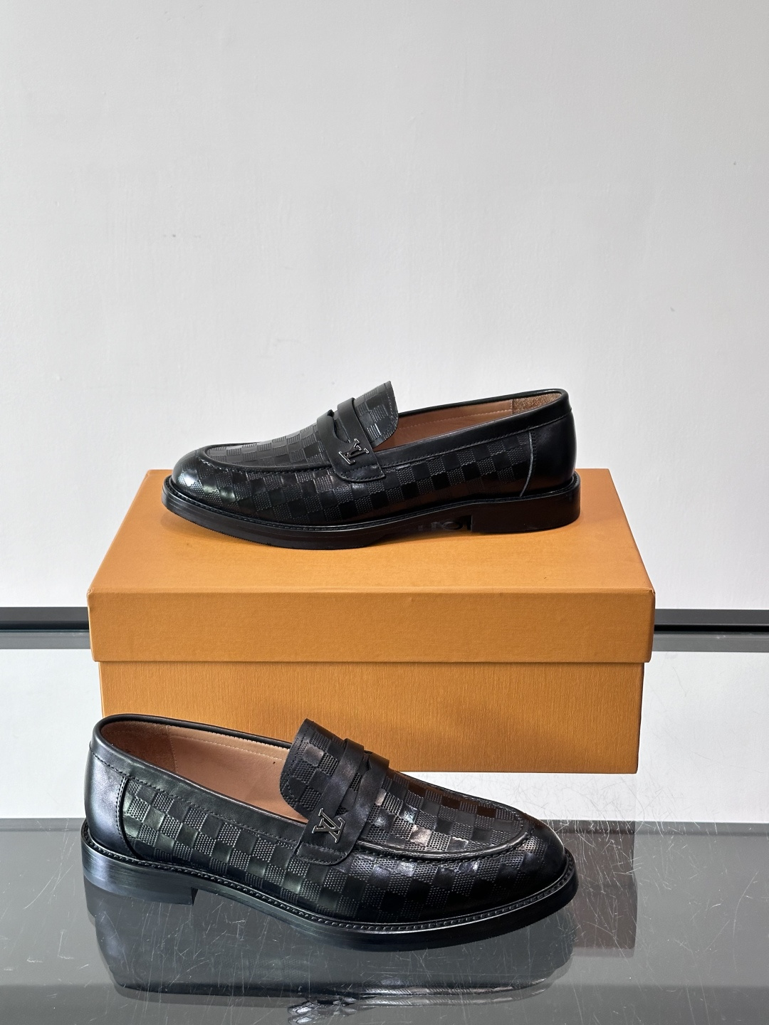 ◾️▫️L.v~高端男士正装休闲皮鞋，经典款，高端大气，进口牛皮打造，小牛皮透气内里，真皮大底，顶级品质