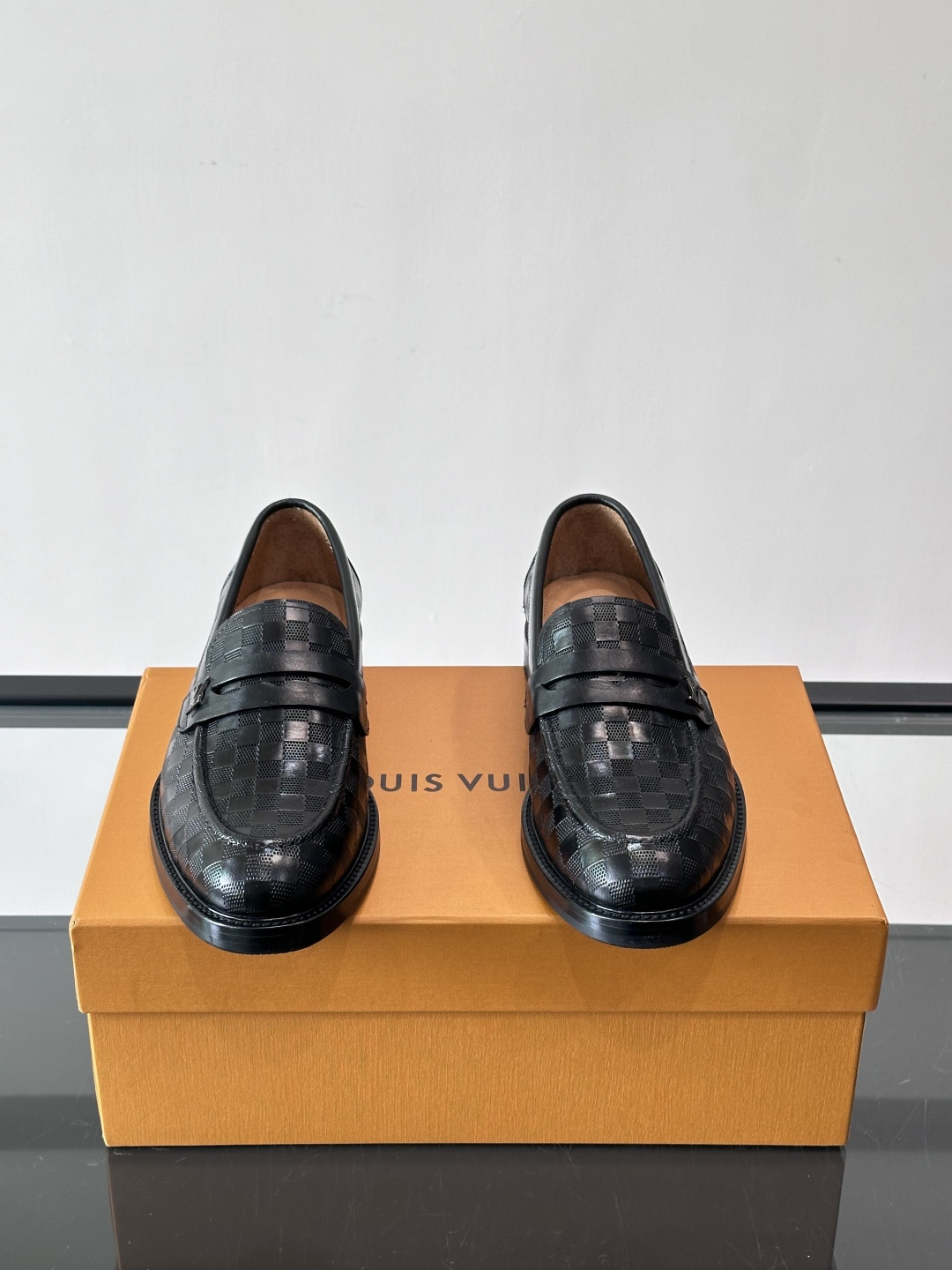 ◾️▫️L.v~高端男士正装休闲皮鞋，经典款，高端大气，进口牛皮打造，小牛皮透气内里，真皮大底，顶级品质