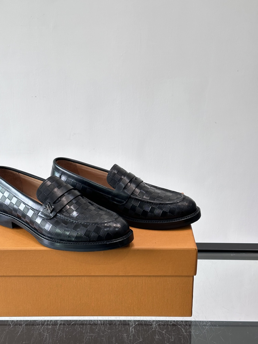 ◾️▫️L.v~高端男士正装休闲皮鞋，经典款，高端大气，进口牛皮打造，小牛皮透气内里，真皮大底，顶级品质