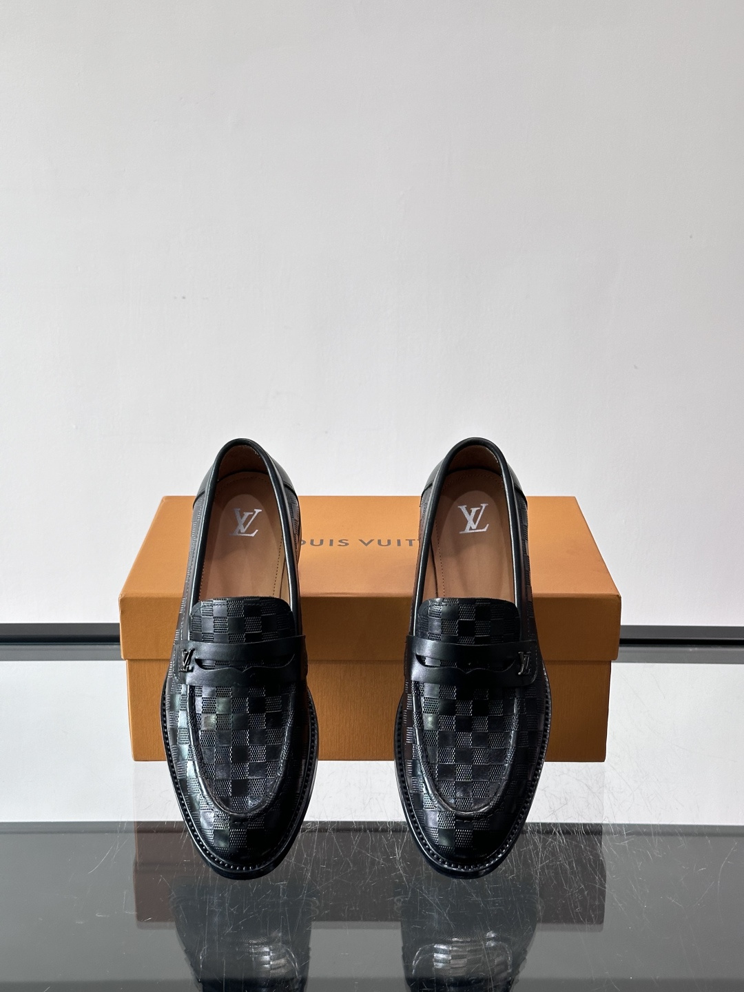 ◾️▫️L.v~高端男士正装休闲皮鞋，经典款，高端大气，进口牛皮打造，小牛皮透气内里，真皮大底，顶级品质