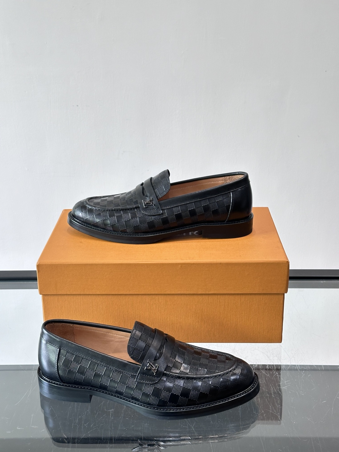 ◾️▫️L.v~高端男士正装休闲皮鞋，经典款，高端大气，进口牛皮打造，小牛皮透气内里，真皮大底，顶级品质