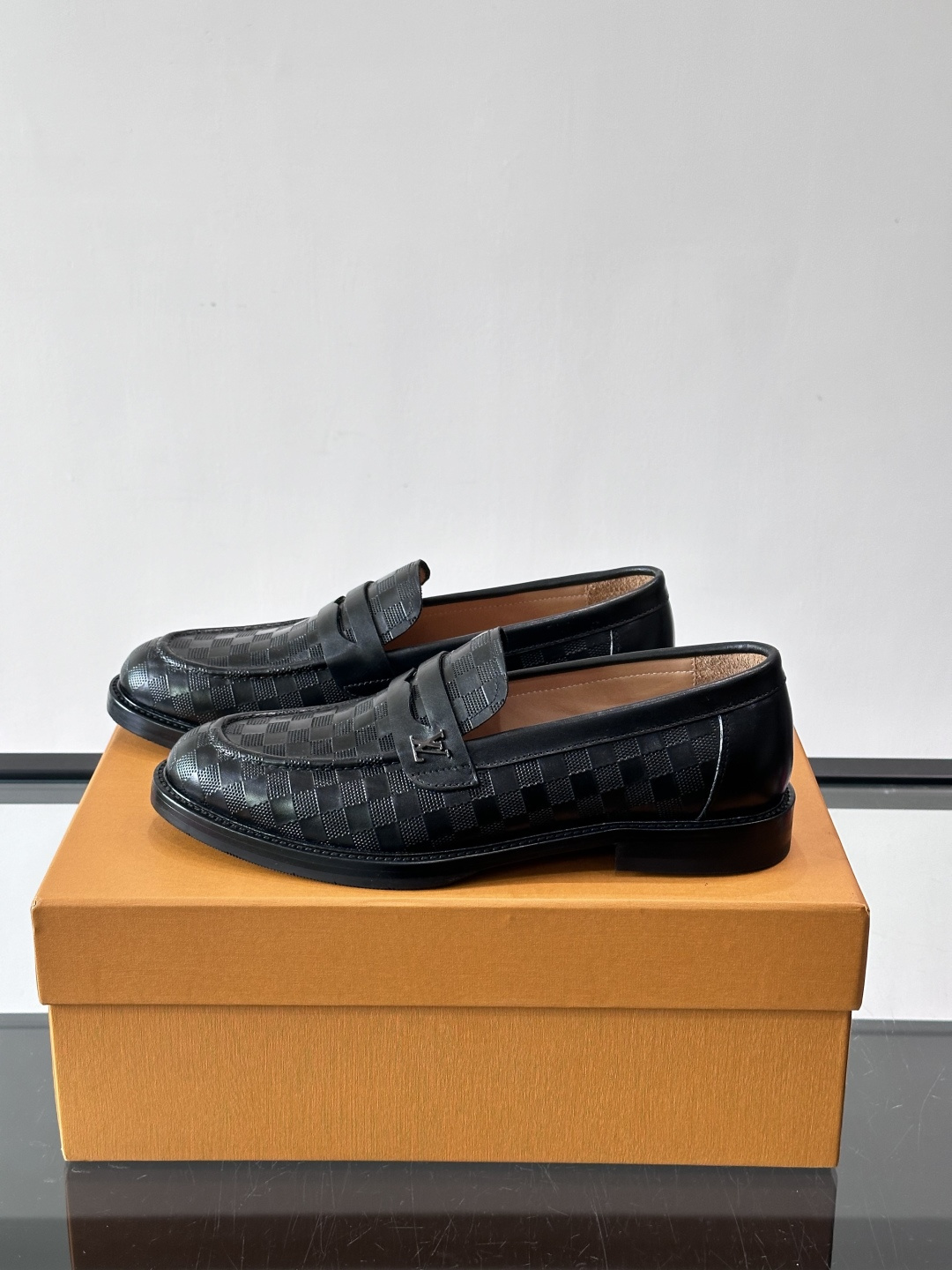 ◾️▫️L.v~高端男士正装休闲皮鞋，经典款，高端大气，进口牛皮打造，小牛皮透气内里，真皮大底，顶级品质