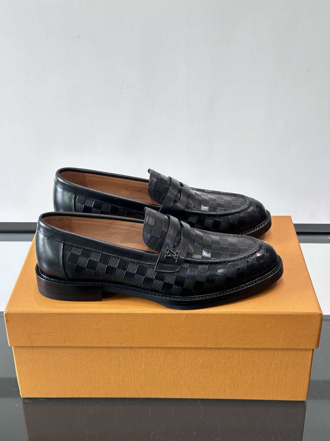 ◾️▫️L.v~高端男士正装休闲皮鞋，经典款，高端大气，进口牛皮打造，小牛皮透气内里，真皮大底，顶级品质