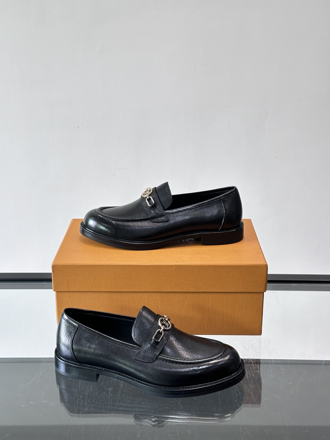 ◾️▫️L.v~高端男士正装休闲皮鞋，经典款，高端大气，进口牛皮打造，小牛皮透气内里，真皮大底，顶级品质