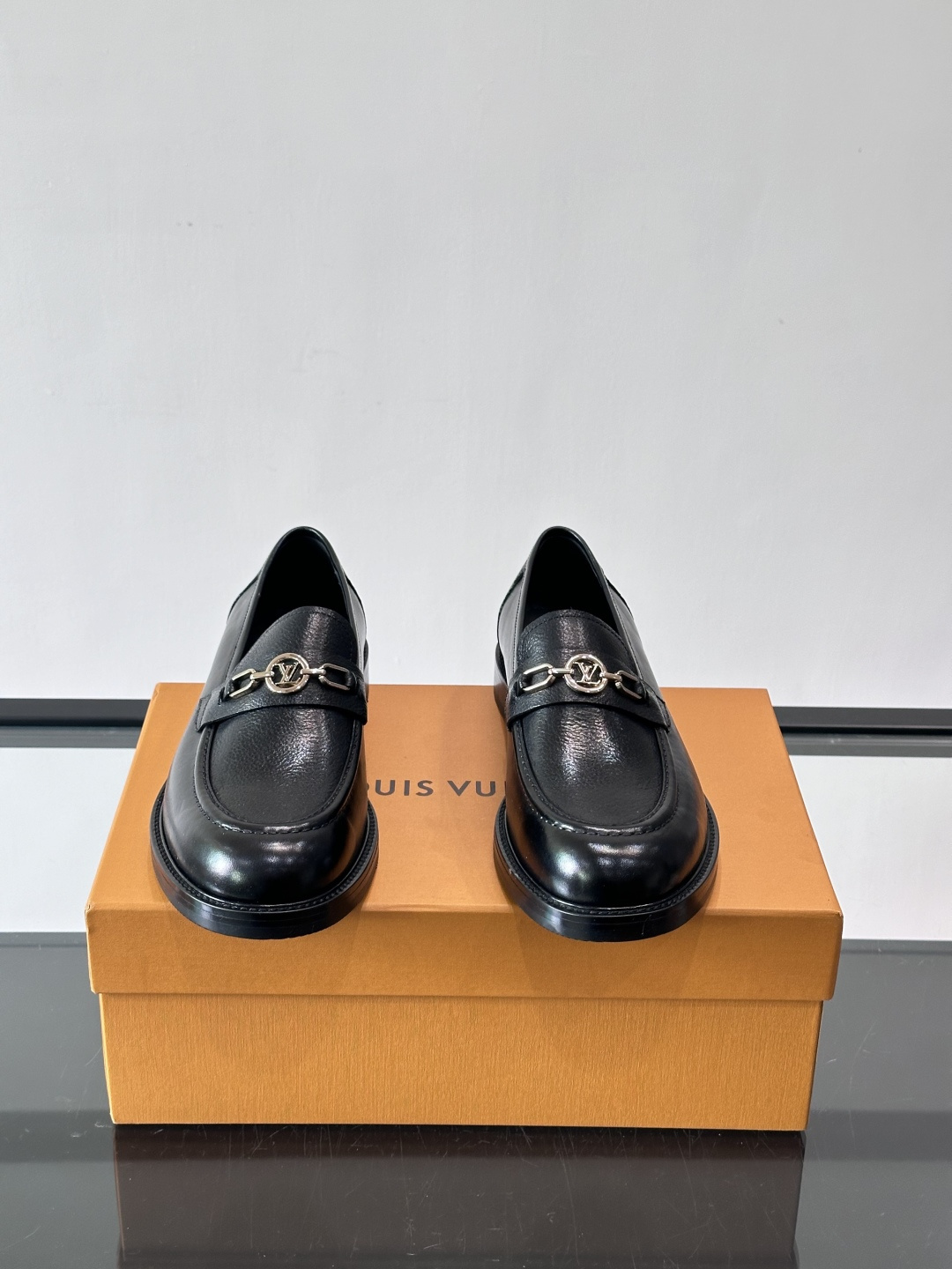 ◾️▫️L.v~高端男士正装休闲皮鞋，经典款，高端大气，进口牛皮打造，小牛皮透气内里，真皮大底，顶级品质