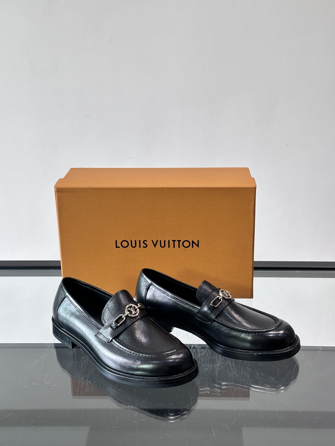 ◾️▫️L.v~高端男士正装休闲皮鞋，经典款，高端大气，进口牛皮打造，小牛皮透气内里，真皮大底，顶级品质