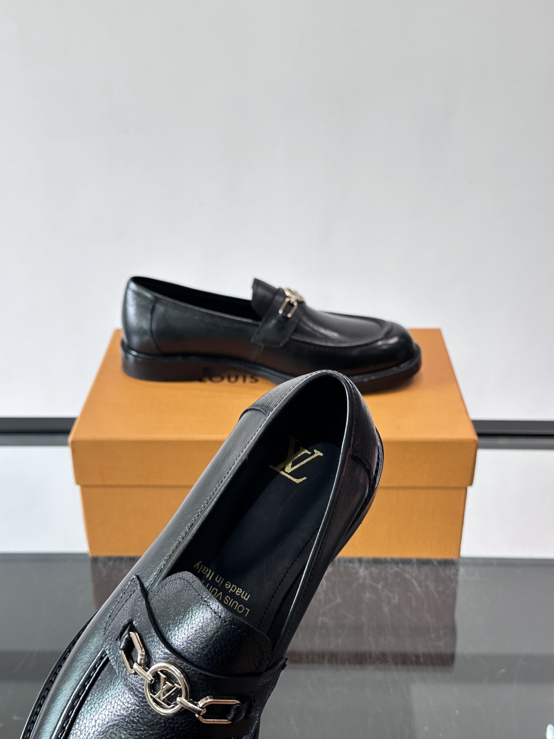 ◾️▫️L.v~高端男士正装休闲皮鞋，经典款，高端大气，进口牛皮打造，小牛皮透气内里，真皮大底，顶级品质