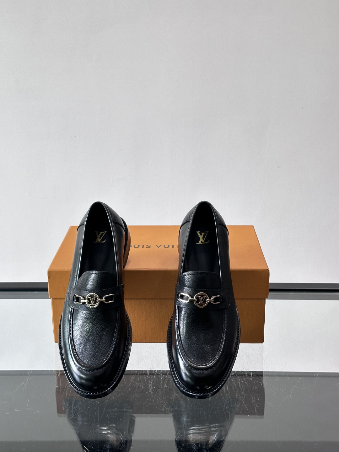 ◾️▫️L.v~高端男士正装休闲皮鞋，经典款，高端大气，进口牛皮打造，小牛皮透气内里，真皮大底，顶级品质