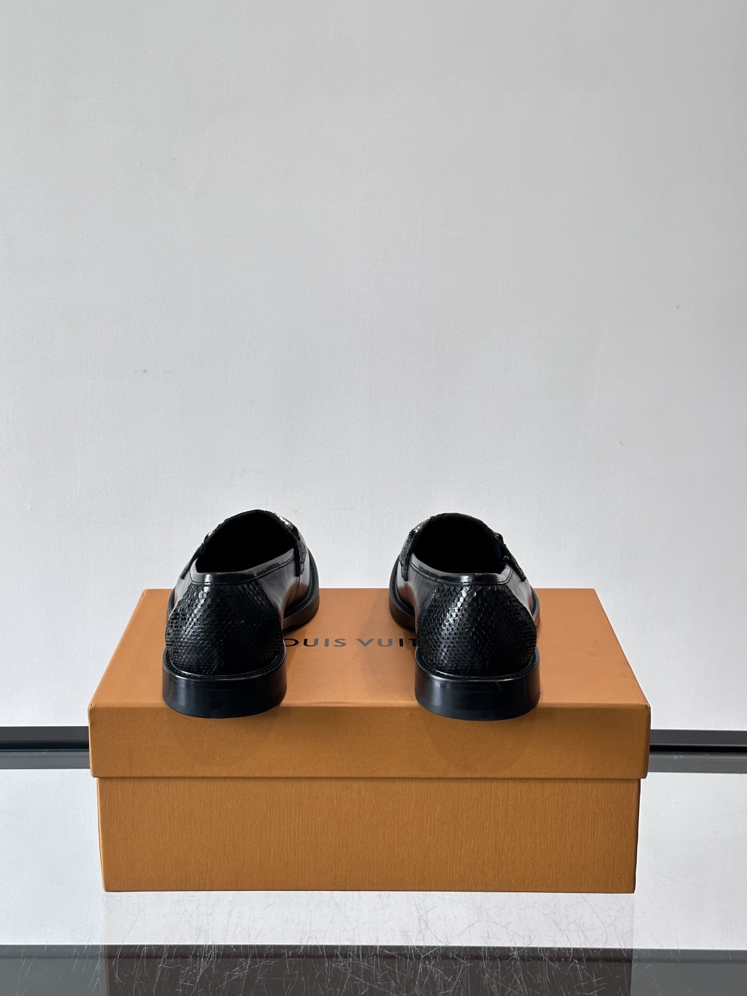 ◾️▫️L.v~高端男士正装休闲皮鞋，经典款，高端大气，进口牛皮打造，小牛皮透气内里，真皮大底，顶级品质