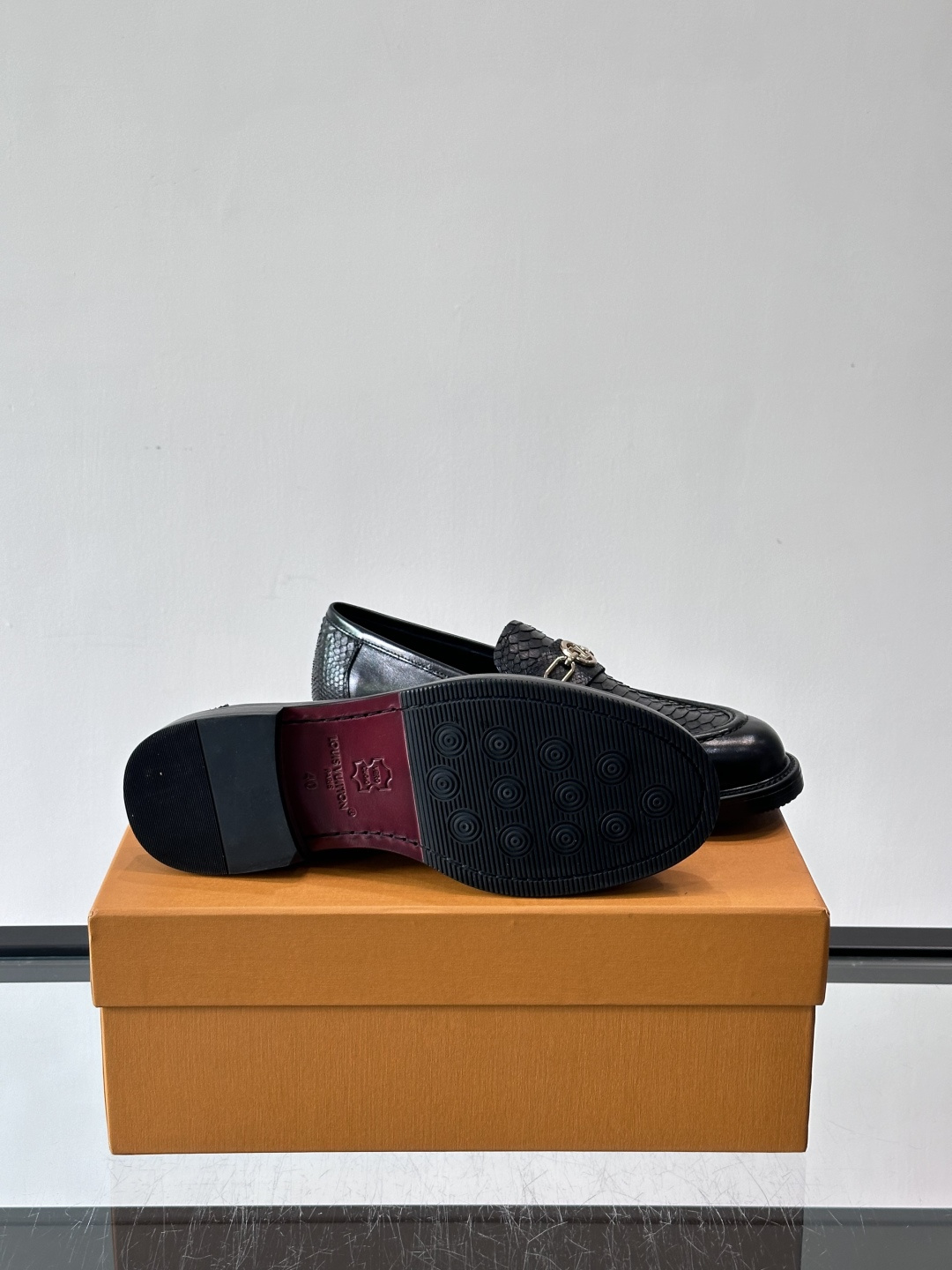 ◾️▫️L.v~高端男士正装休闲皮鞋，经典款，高端大气，进口牛皮打造，小牛皮透气内里，真皮大底，顶级品质