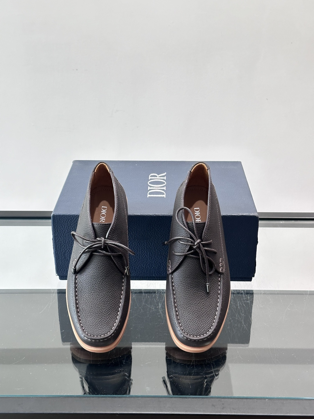 Dio*🆕新款男士休闲短靴，以进口头层牛皮制成，手缝马克线工艺，鞋面品牌经典老花帆布点缀设计，原版橡胶鞋