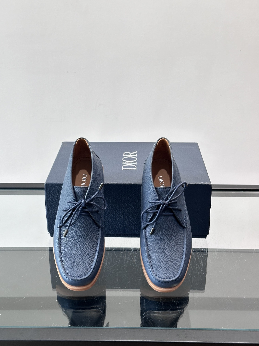 Dio*🆕新款男士休闲短靴，以进口头层牛皮制成，手缝马克线工艺，鞋面品牌经典老花帆布点缀设计，原版橡胶鞋