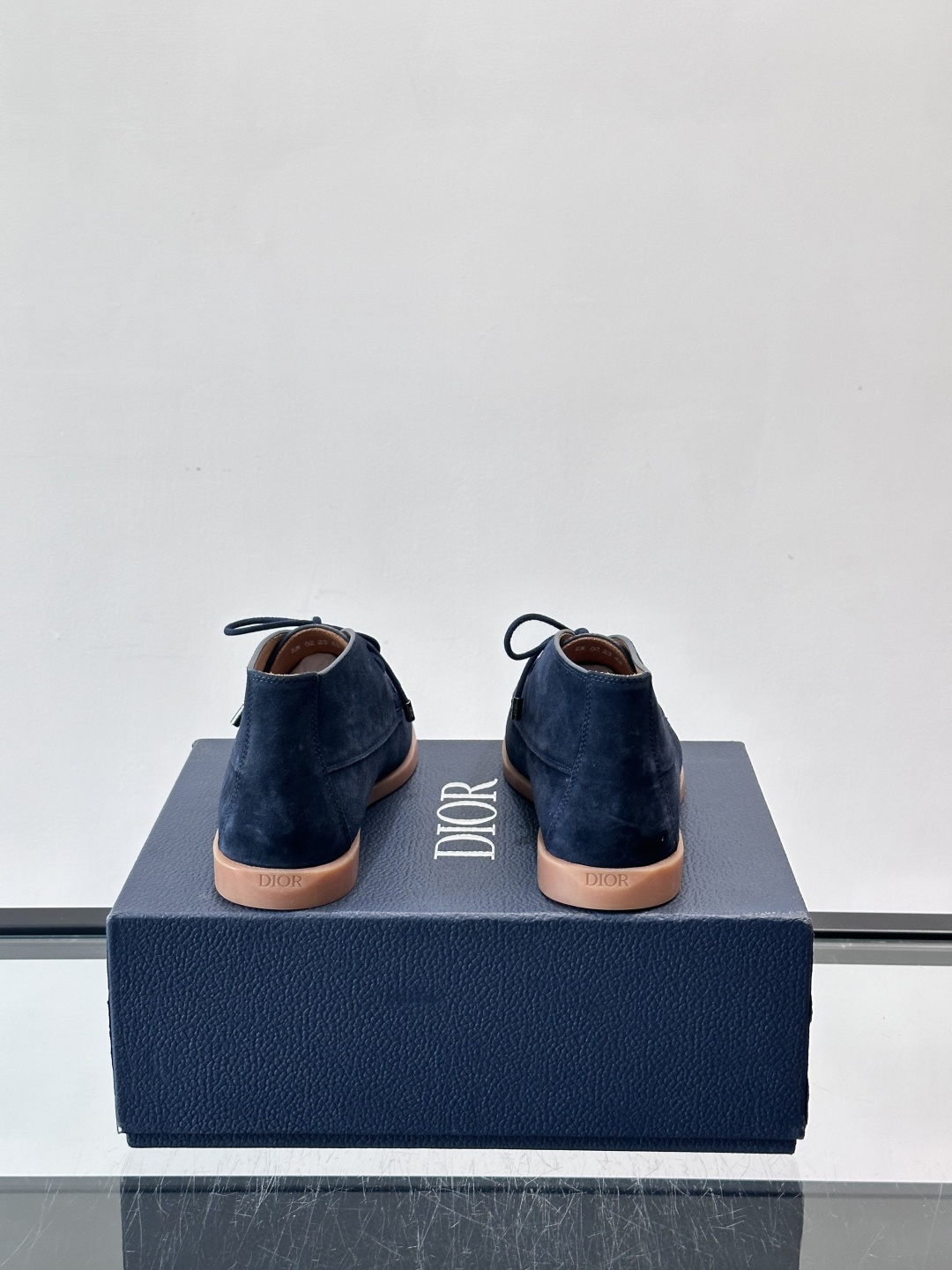 Dio*🆕新款男士休闲短靴，以进口头层牛皮制成，手缝马克线工艺，鞋面品牌经典老花帆布点缀设计，原版橡胶鞋