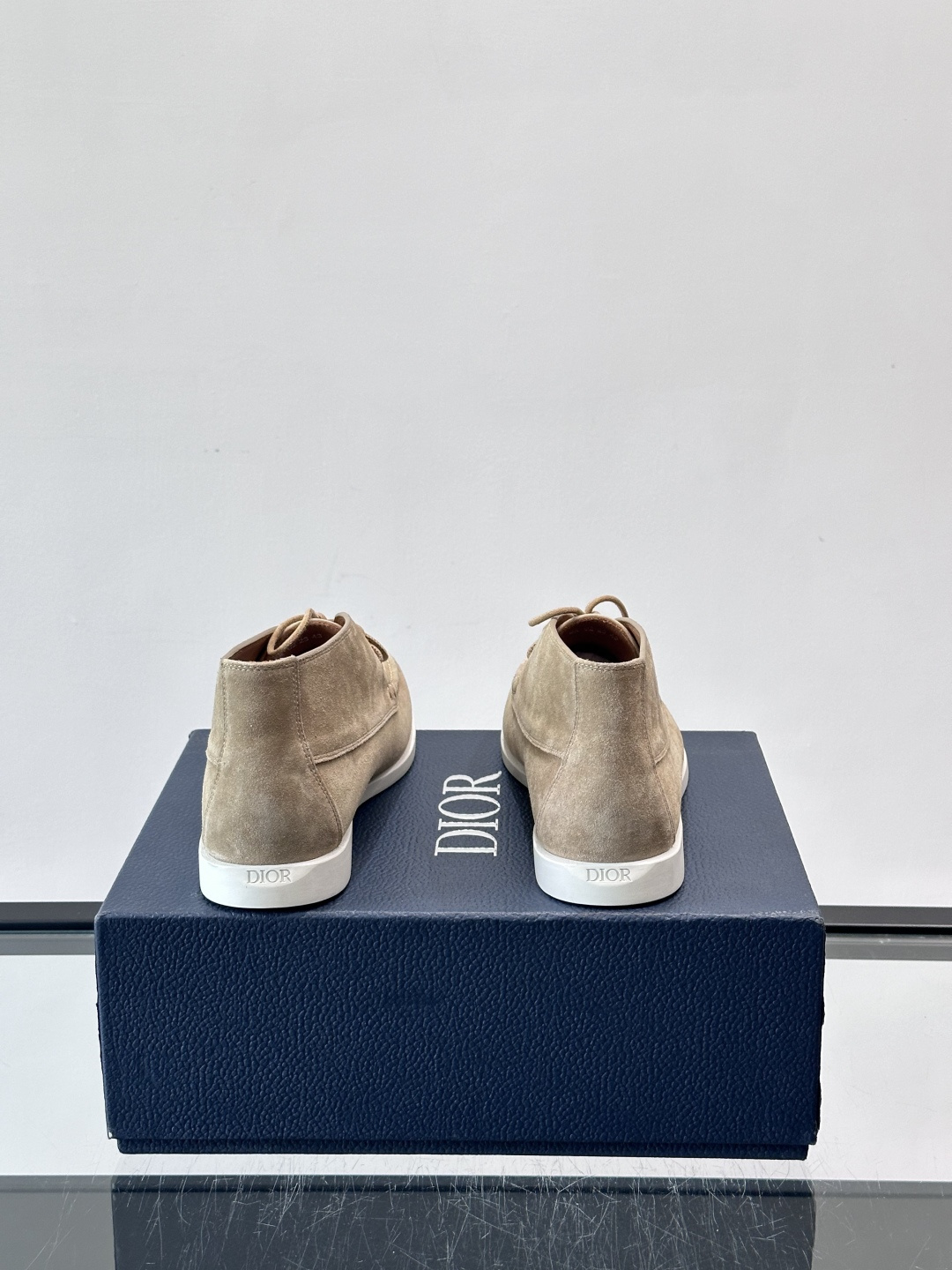 Dio*🆕新款男士休闲短靴，以进口头层牛皮制成，手缝马克线工艺，鞋面品牌经典老花帆布点缀设计，原版橡胶鞋