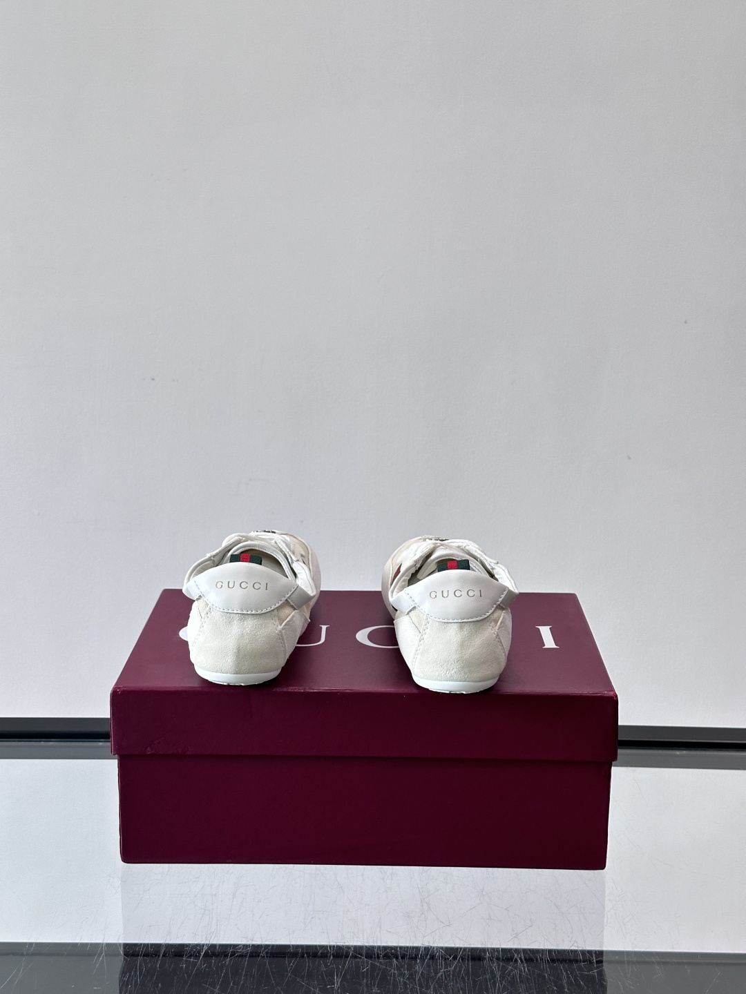 Gucci 古驰新款情侣款👫德训薄底 运动鞋 轻盈设计焕新诠释运动风尚。利落廓形更添自在本色，行动间彰显