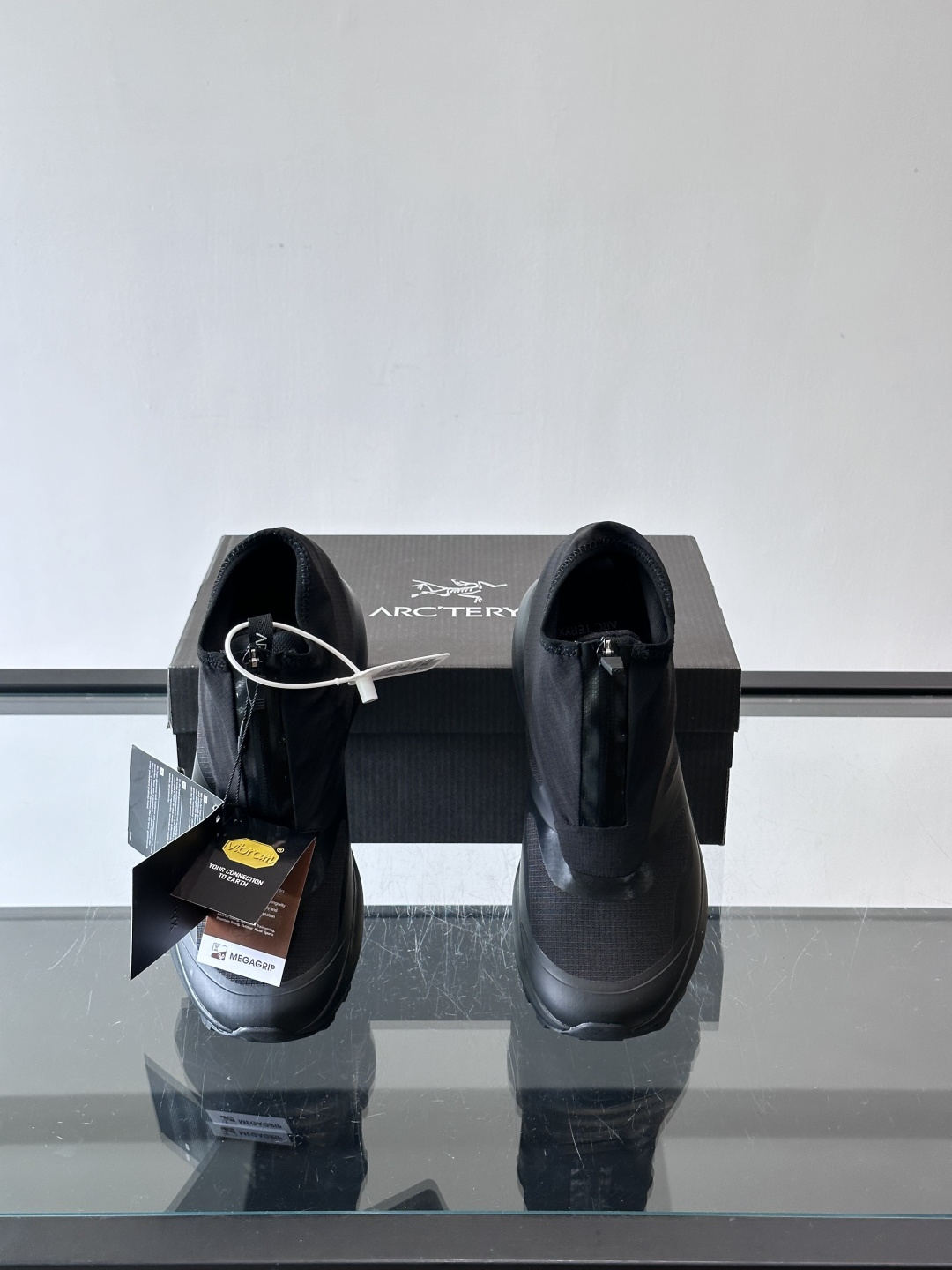 始祖鸟Norvan Nivalis GTX户外鞋，GORE-TEX防水袜套设计，防水又透气，雨雪天也能轻