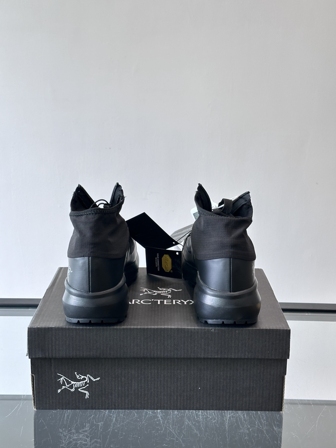 始祖鸟Norvan Nivalis GTX户外鞋，GORE-TEX防水袜套设计，防水又透气，雨雪天也能轻