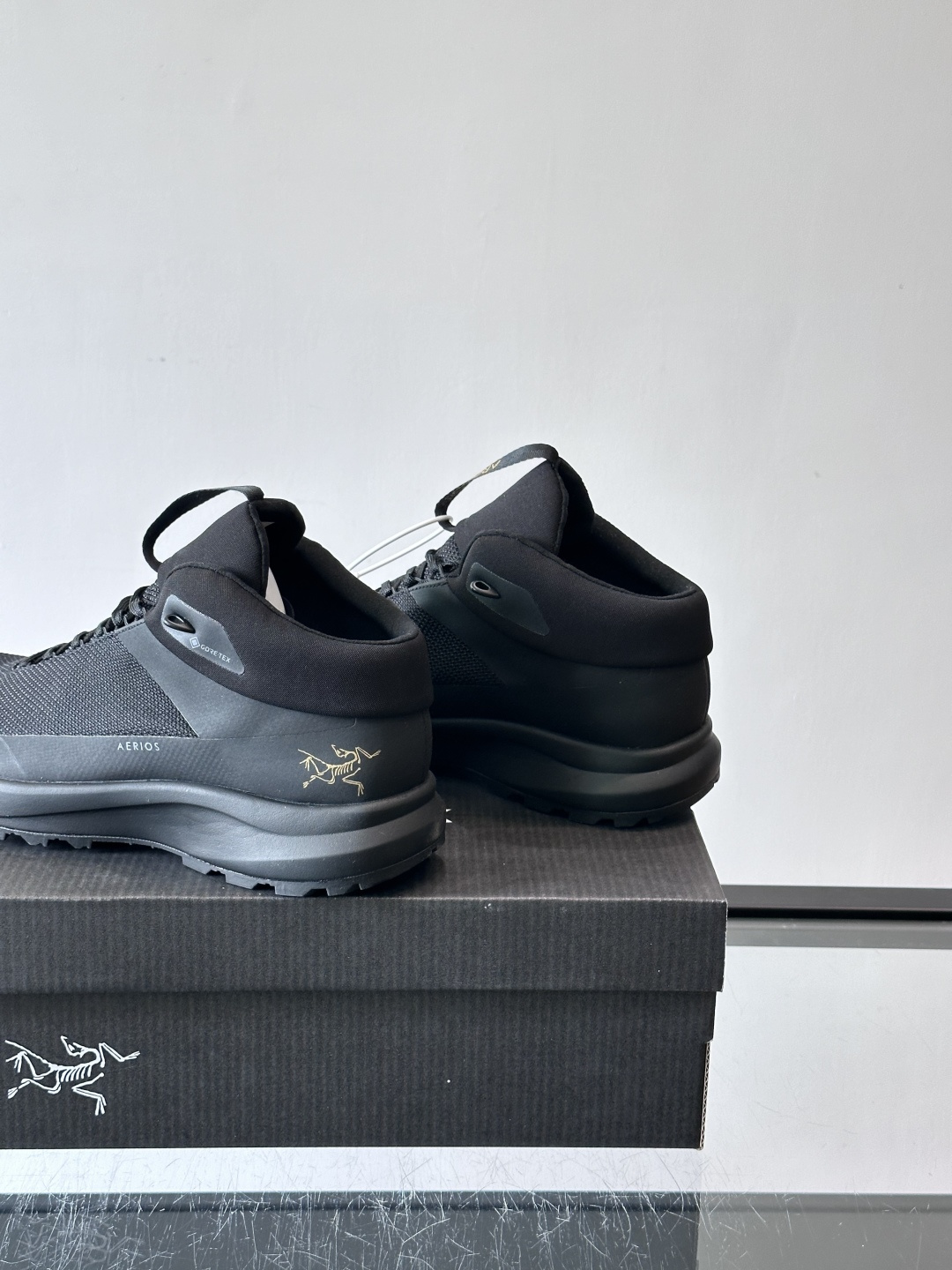始祖鸟Aerios GTX徒步鞋，GORE-TEX防水透气科技，轻量网布+合成材料拼接，防水又透气！Vi