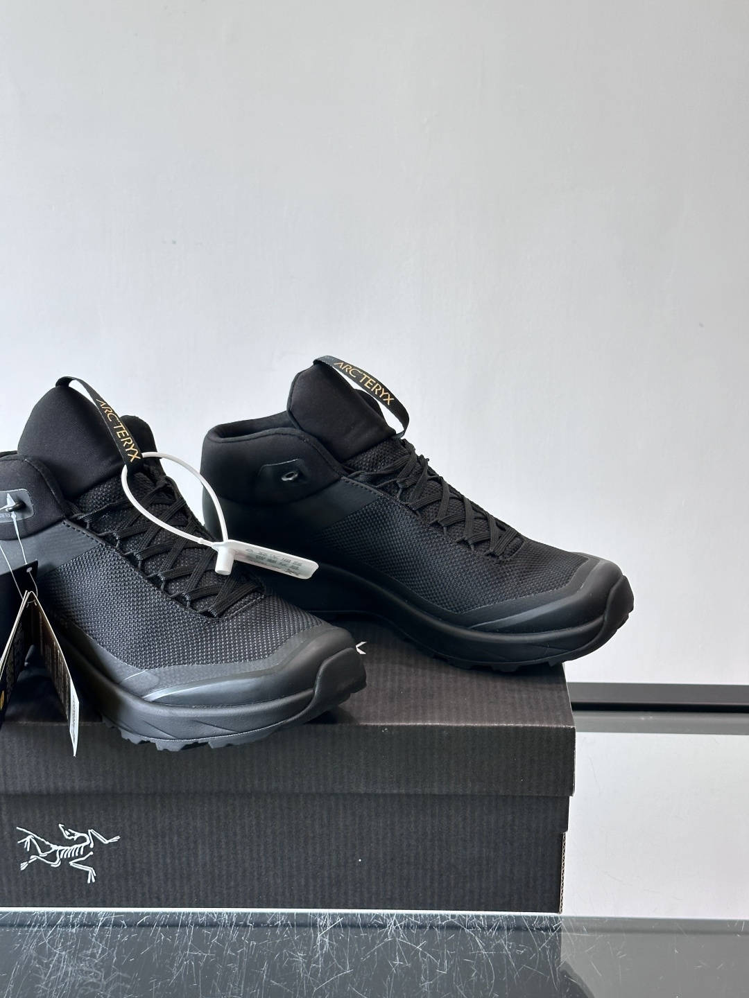 始祖鸟Aerios GTX徒步鞋，GORE-TEX防水透气科技，轻量网布+合成材料拼接，防水又透气！Vi