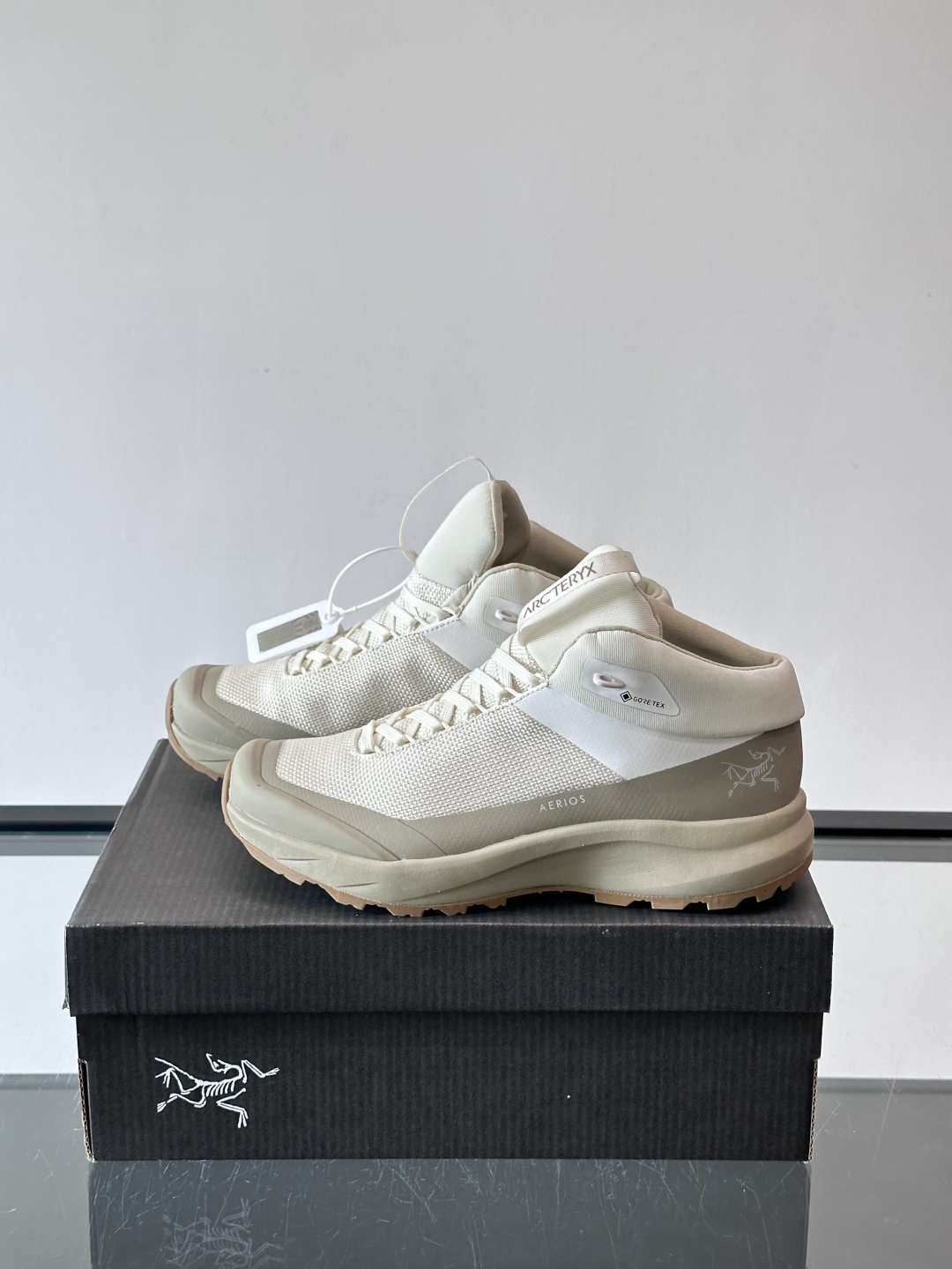 始祖鸟Aerios GTX徒步鞋，GORE-TEX防水透气科技，轻量网布+合成材料拼接，防水又透气！Vi