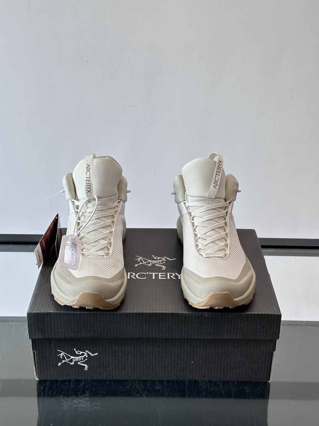 始祖鸟Aerios GTX徒步鞋，GORE-TEX防水透气科技，轻量网布+合成材料拼接，防水又透气！Vi