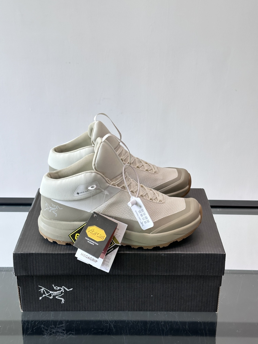 始祖鸟Aerios GTX徒步鞋，GORE-TEX防水透气科技，轻量网布+合成材料拼接，防水又透气！Vi