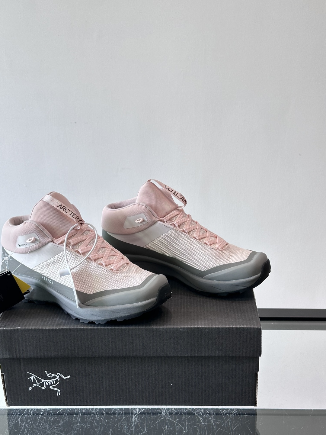 始祖鸟Aerios GTX徒步鞋，GORE-TEX防水透气科技，轻量网布+合成材料拼接，防水又透气！Vi