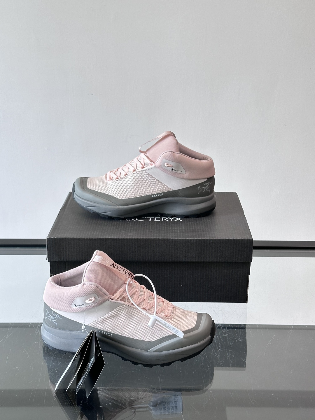 始祖鸟Aerios GTX徒步鞋，GORE-TEX防水透气科技，轻量网布+合成材料拼接，防水又透气！Vi