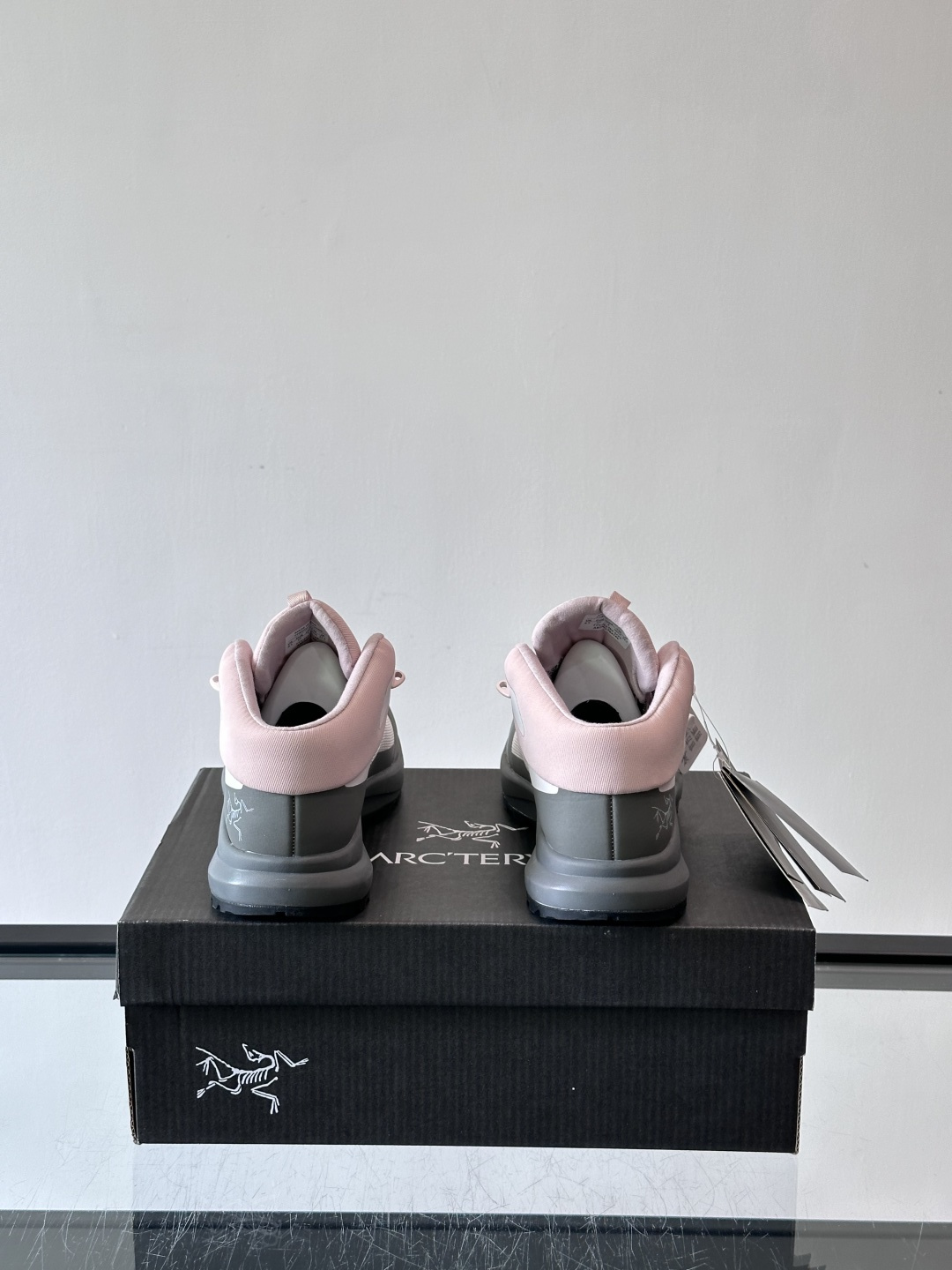 始祖鸟Aerios GTX徒步鞋，GORE-TEX防水透气科技，轻量网布+合成材料拼接，防水又透气！Vi