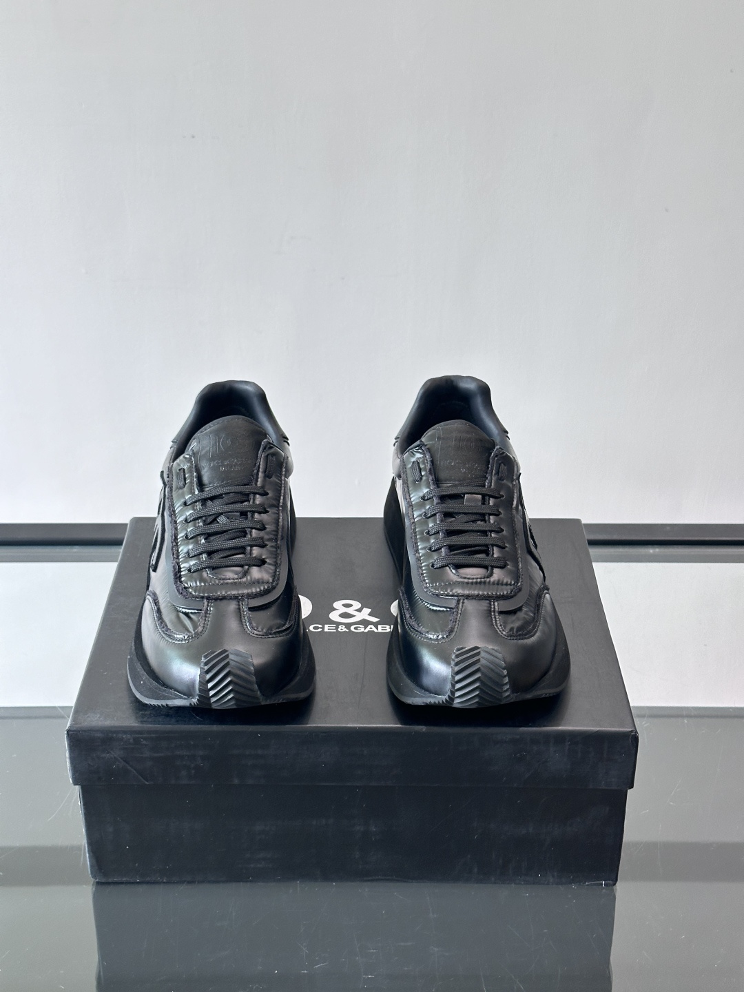 D&G嘉班纳男士德训鞋，经典德训鞋型，配色超百搭！鞋面拼接进口牛皮➕布面➕牛仔面料，质感细腻又透气，内衬