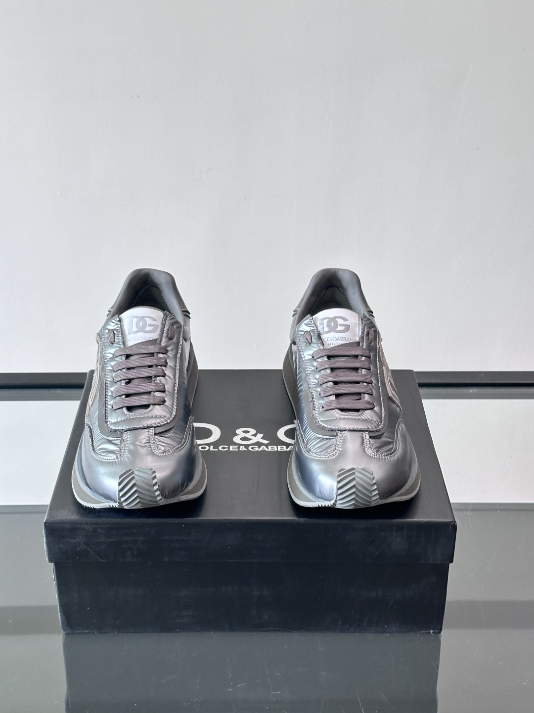 D&G嘉班纳男士德训鞋，经典德训鞋型，配色超百搭！鞋面拼接进口牛皮➕布面➕牛仔面料，质感细腻又透气，内衬