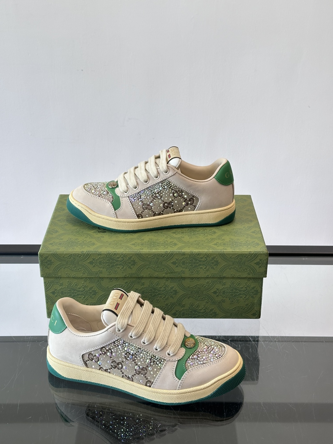 Gucci脏脏鞋+Gucci Screener系列安可拉水晶脏脏鞋，限定款，牛皮革鞋面+满天星水晶，节日