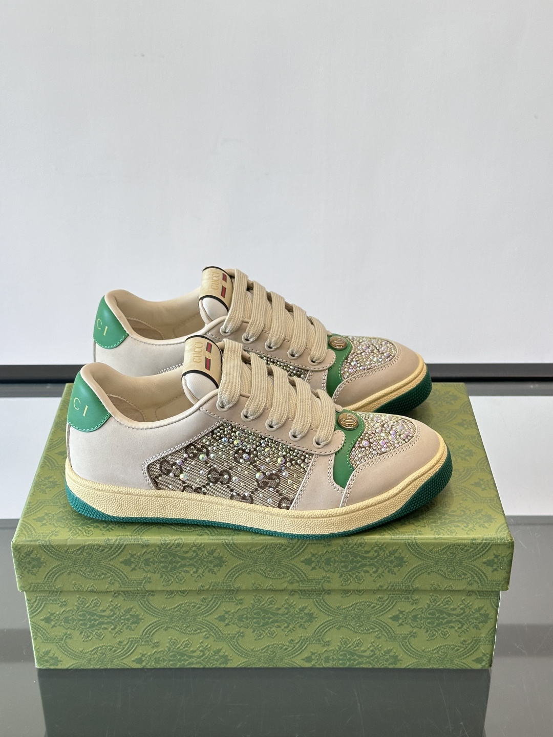 Gucci脏脏鞋+Gucci Screener系列安可拉水晶脏脏鞋，限定款，牛皮革鞋面+满天星水晶，节日