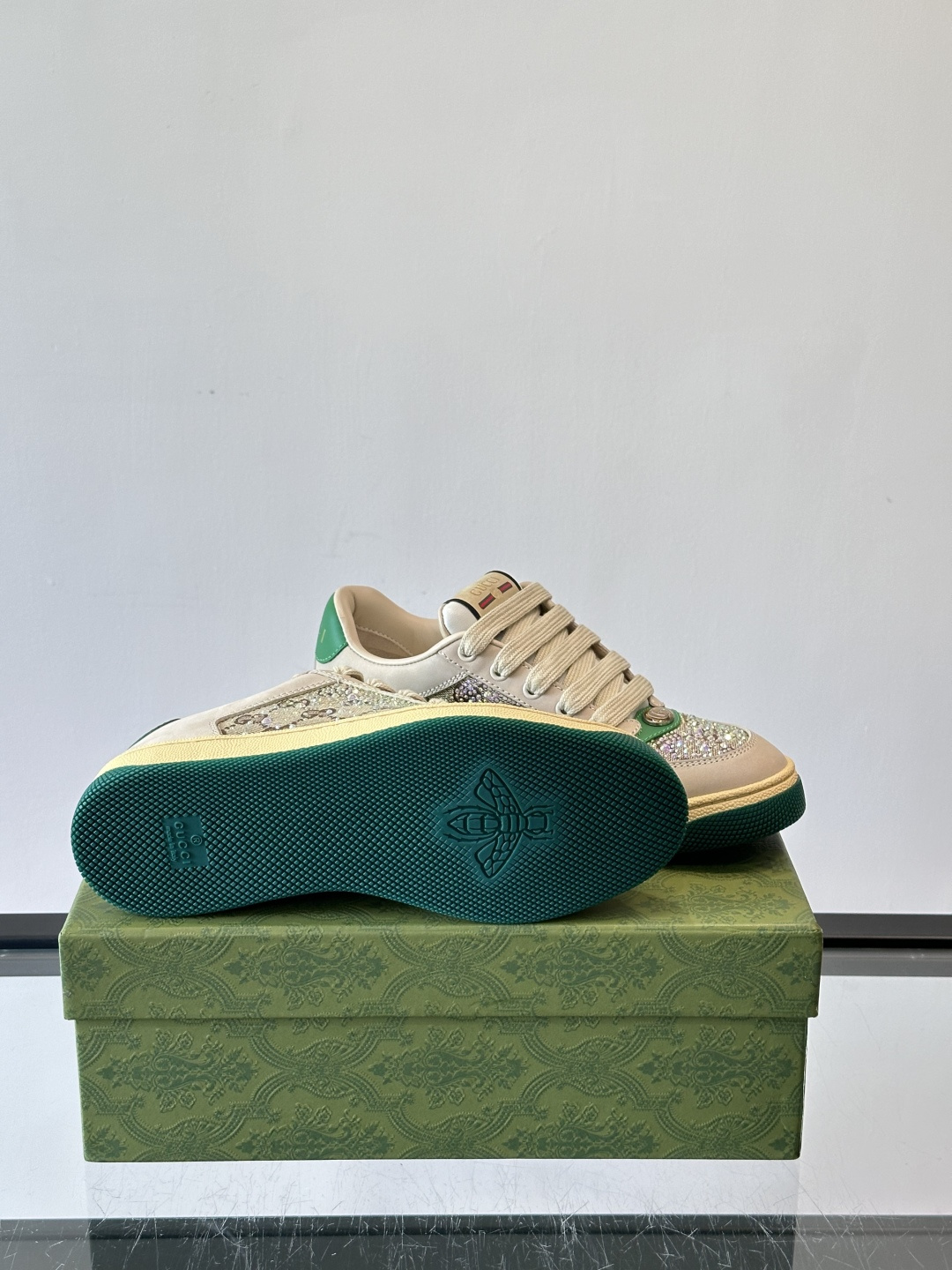 Gucci脏脏鞋+Gucci Screener系列安可拉水晶脏脏鞋，限定款，牛皮革鞋面+满天星水晶，节日